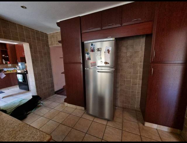 6 BEDROOM HOUSE FOR SALE IN BRACKENDOWNS